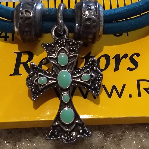 2 Bracelets - Picture 5 of 6